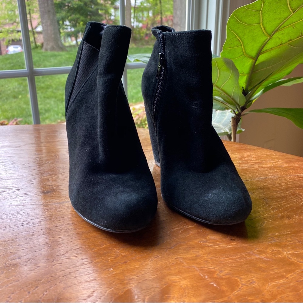 ✨HOST PICK✨ Steve Madden black suede-like booties